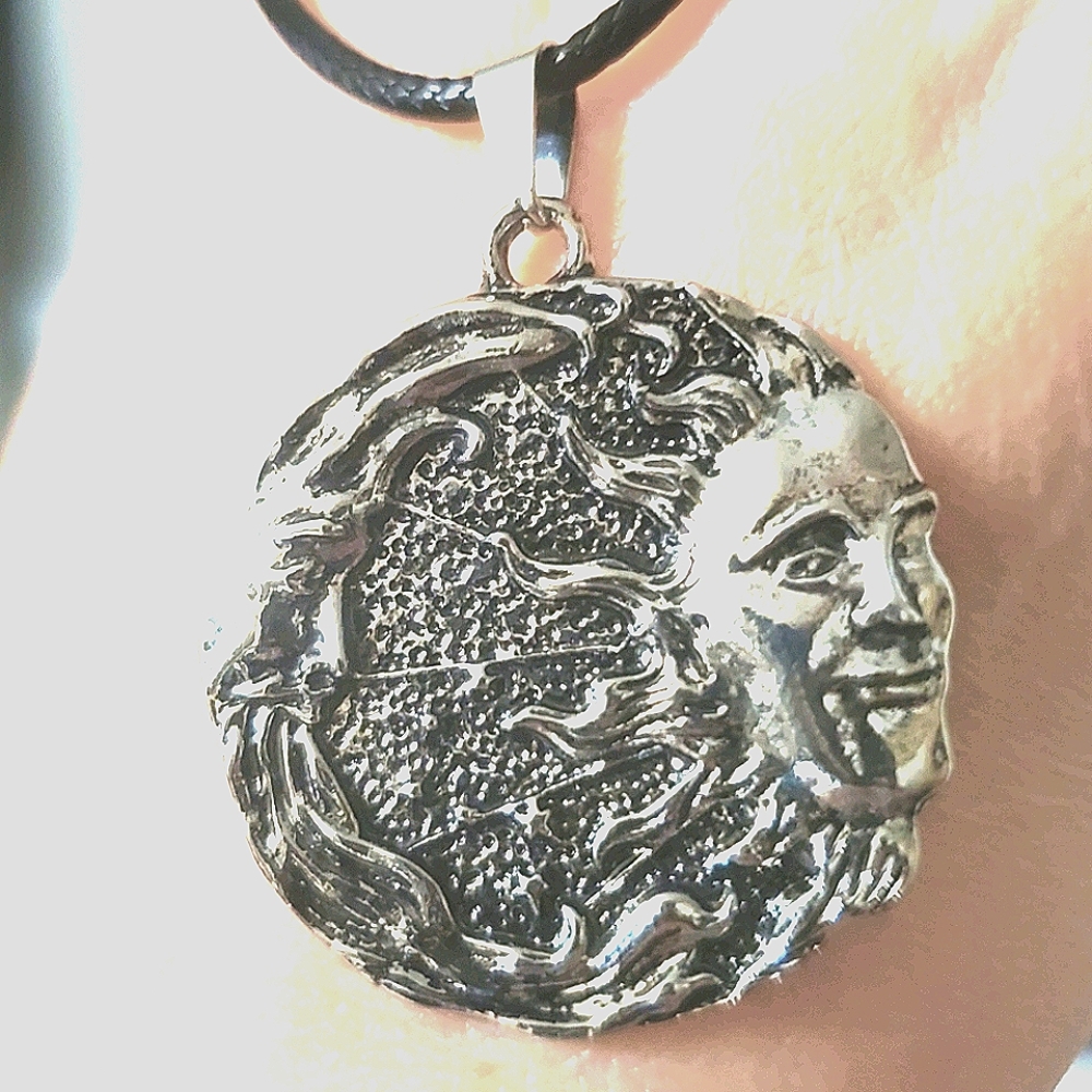 Gorgeous tibettan pendant 🌙moon 🌞sun necklace - Picture 1 of 4